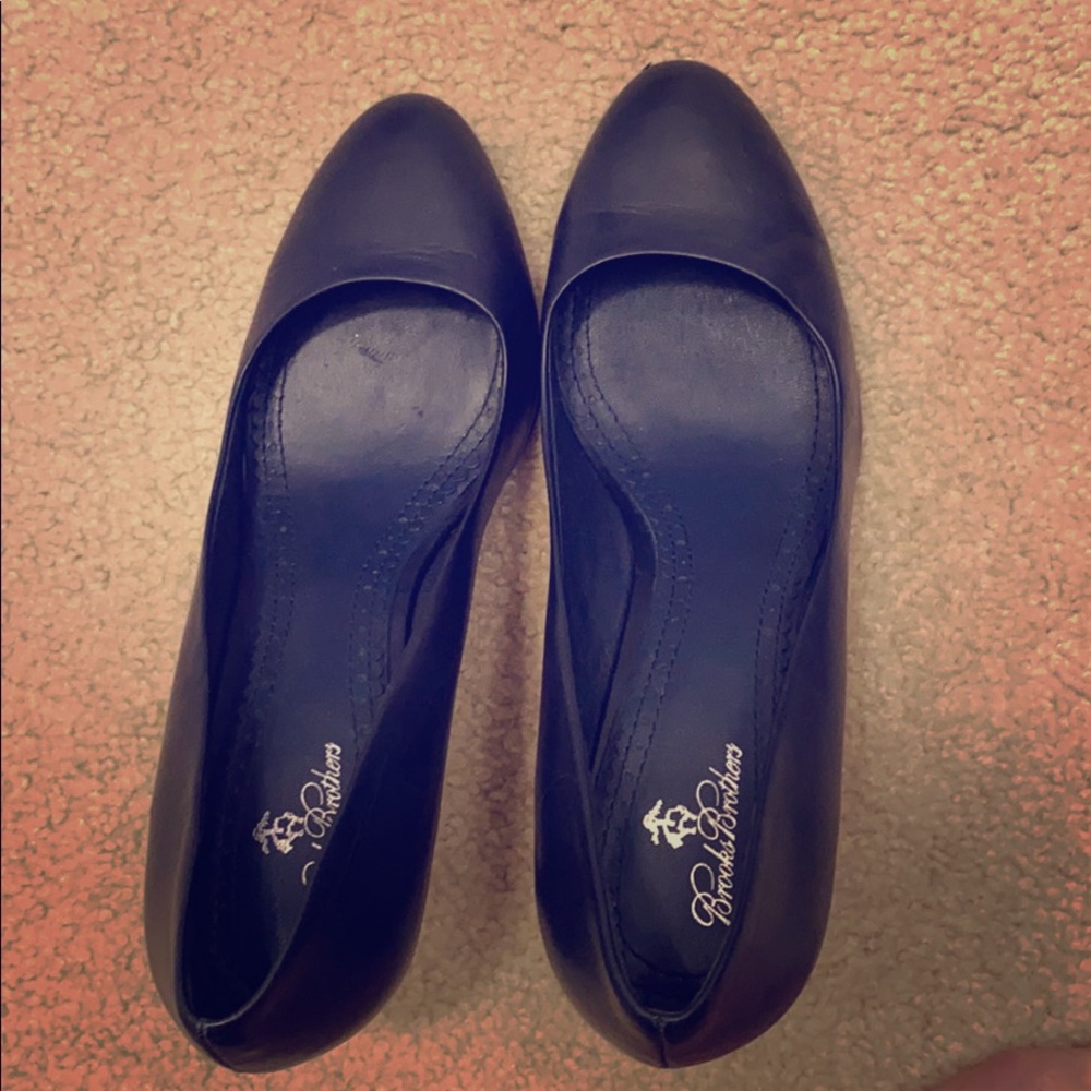 Navy Brooks Brothers pumps